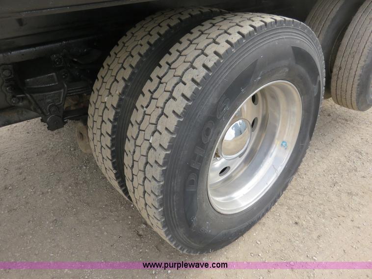 image for item K7087 1995 Ford LN8000F flatbed truck