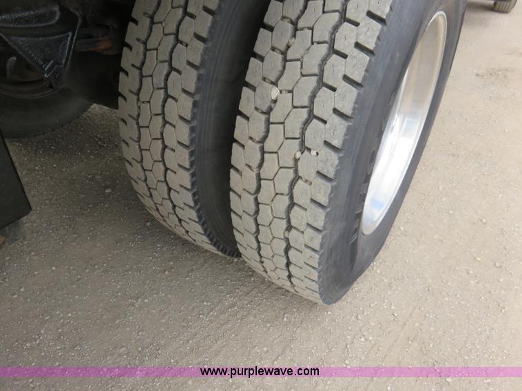 image for item K7087 1995 Ford LN8000F flatbed truck