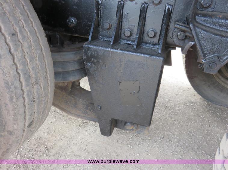 image for item K7087 1995 Ford LN8000F flatbed truck