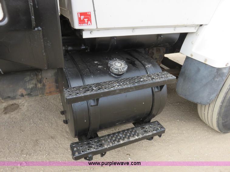 image for item K7087 1995 Ford LN8000F flatbed truck