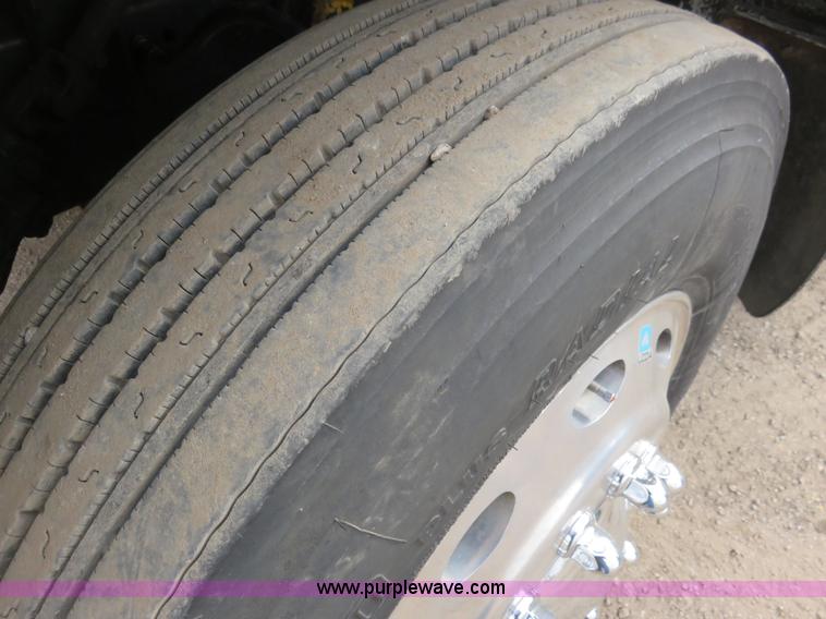 image for item K7087 1995 Ford LN8000F flatbed truck