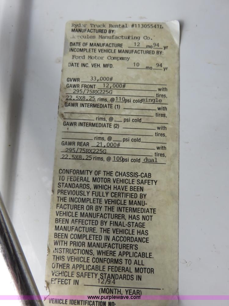 image for item K7087 1995 Ford LN8000F flatbed truck