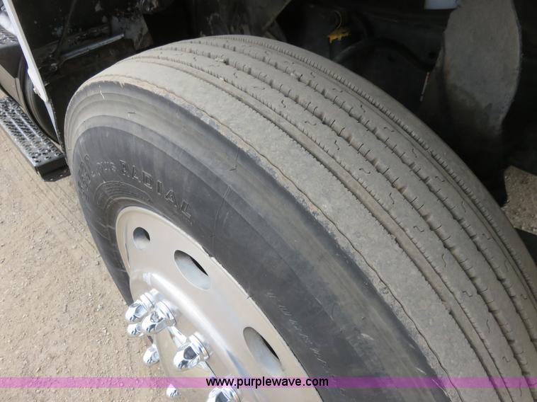 image for item K7087 1995 Ford LN8000F flatbed truck