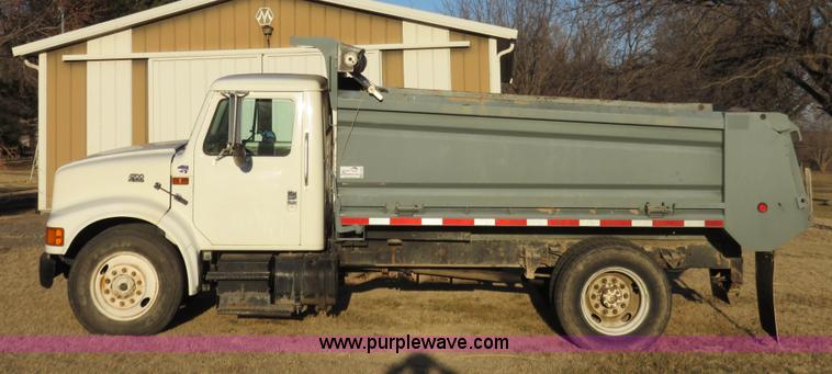 image for item K7092 1999 International 4700 dump truck