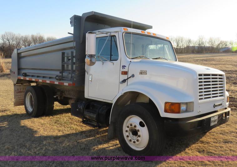 image for item K7092 1999 International 4700 dump truck
