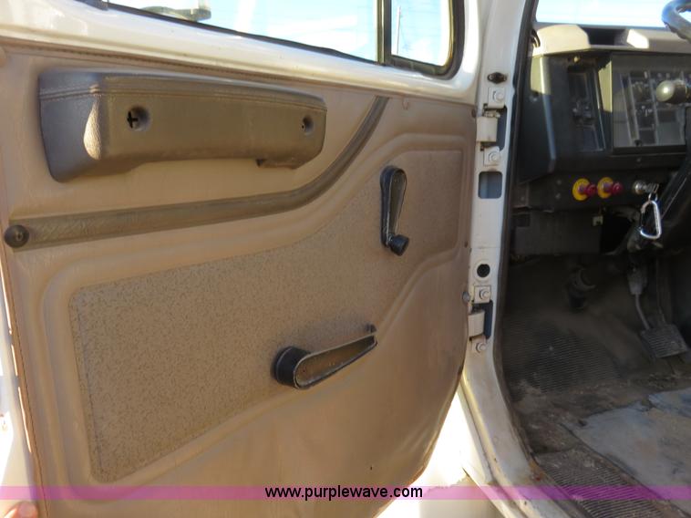 image for item K7092 1999 International 4700 dump truck