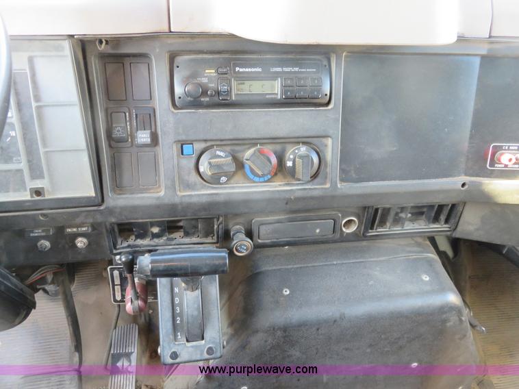 image for item K7092 1999 International 4700 dump truck