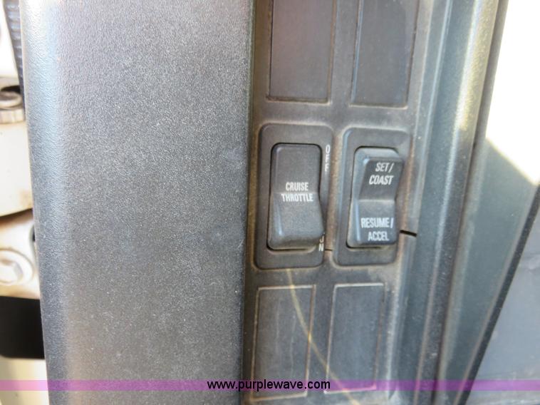 image for item K7092 1999 International 4700 dump truck