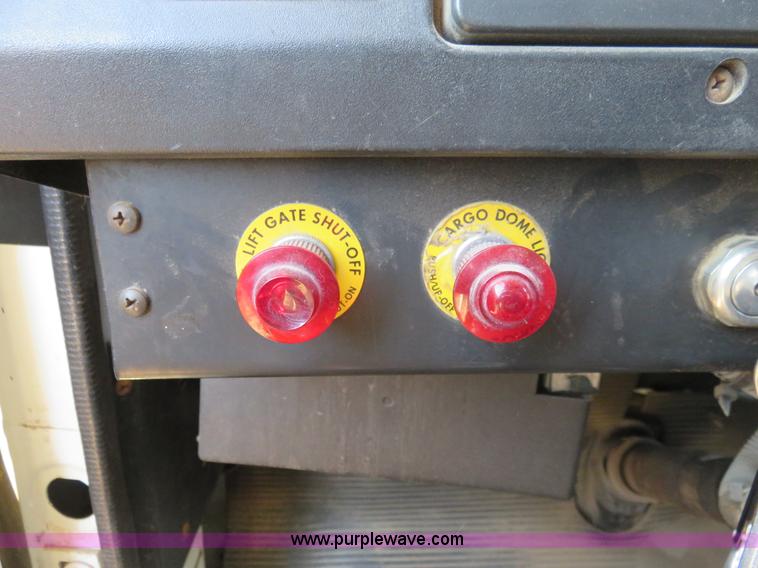 image for item K7092 1999 International 4700 dump truck