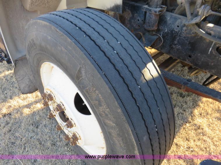 image for item K7092 1999 International 4700 dump truck