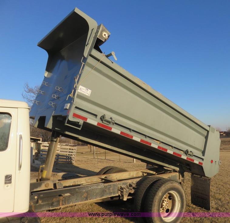 image for item K7092 1999 International 4700 dump truck