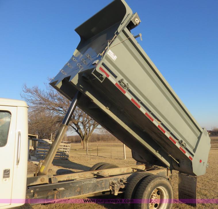 image for item K7092 1999 International 4700 dump truck