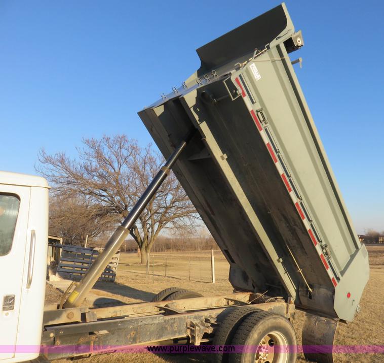 image for item K7092 1999 International 4700 dump truck