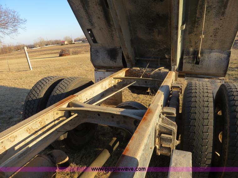 image for item K7092 1999 International 4700 dump truck