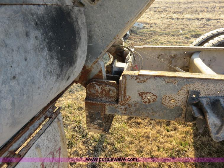 image for item K7092 1999 International 4700 dump truck