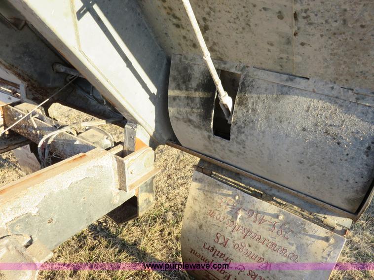 image for item K7092 1999 International 4700 dump truck