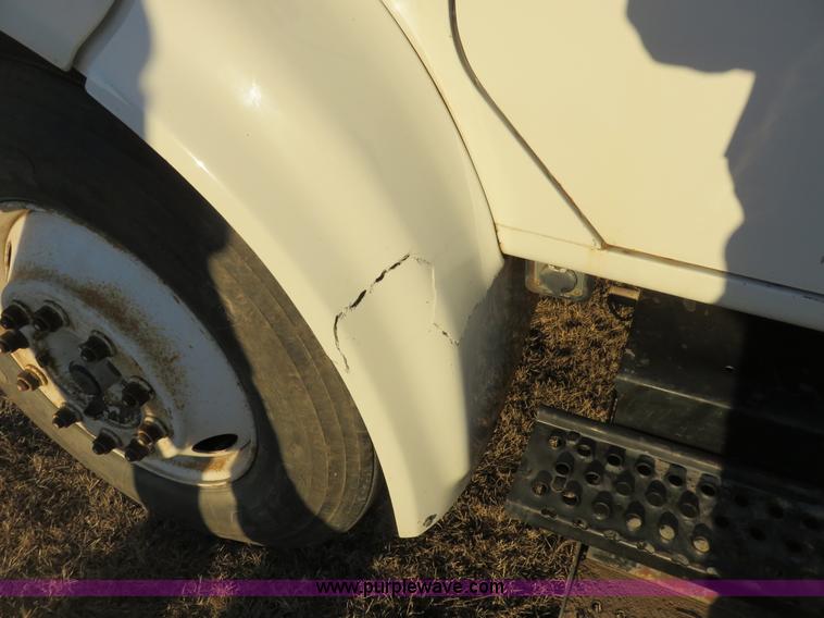 image for item K7092 1999 International 4700 dump truck