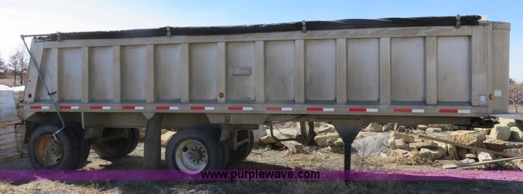 image for item K7172 2000 Travis end dump trailer