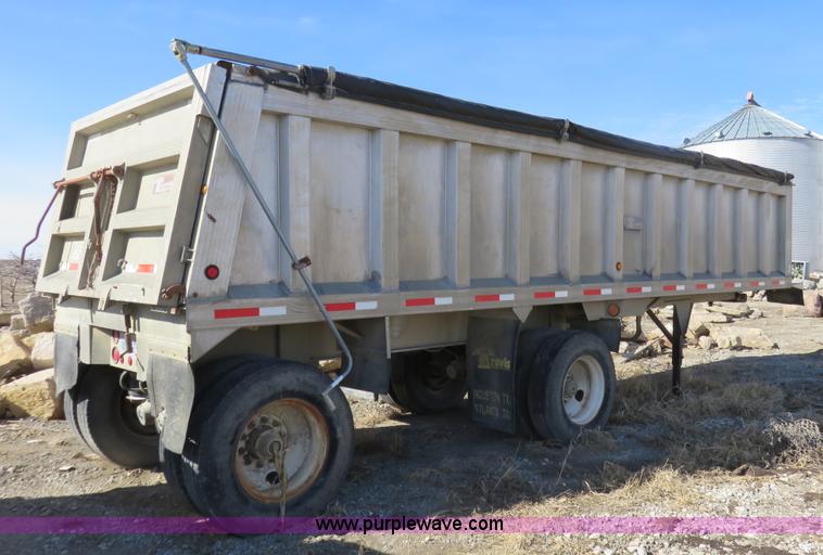 image for item K7172 2000 Travis end dump trailer