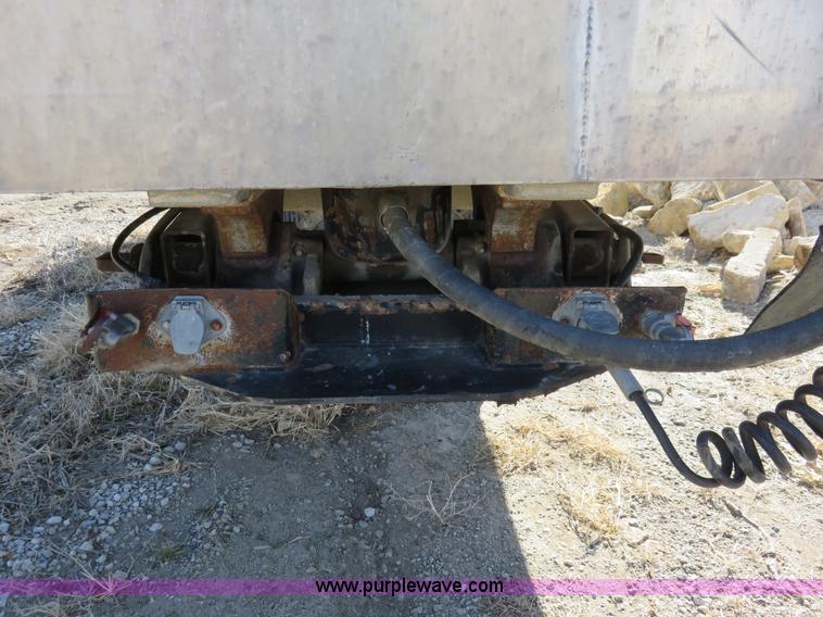 image for item K7172 2000 Travis end dump trailer