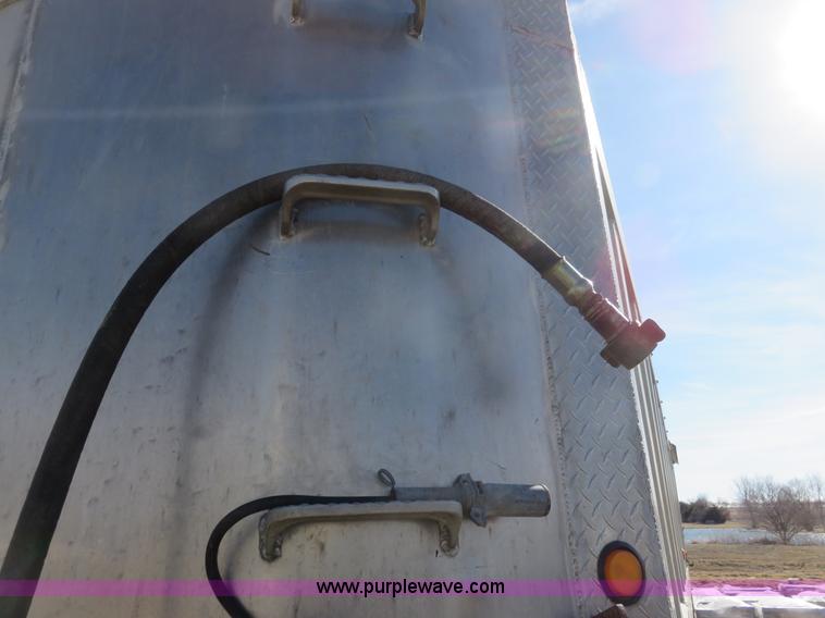 image for item K7172 2000 Travis end dump trailer
