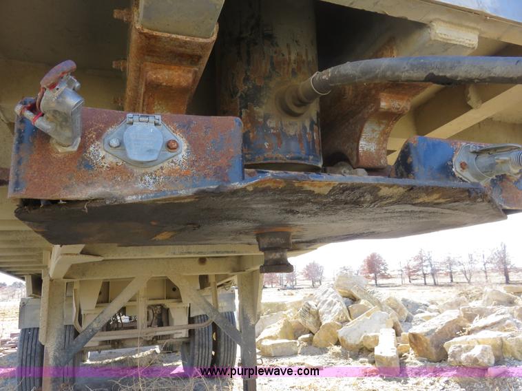 image for item K7172 2000 Travis end dump trailer