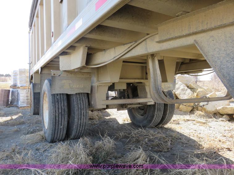 image for item K7172 2000 Travis end dump trailer