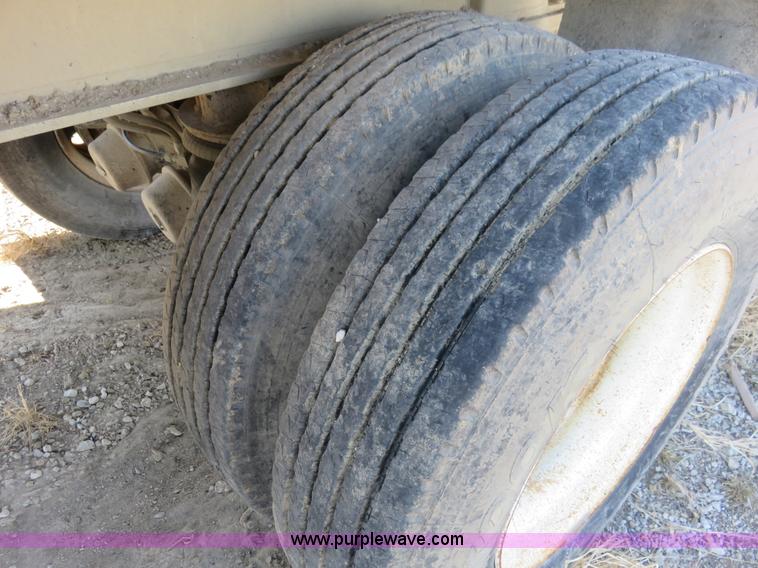 image for item K7172 2000 Travis end dump trailer