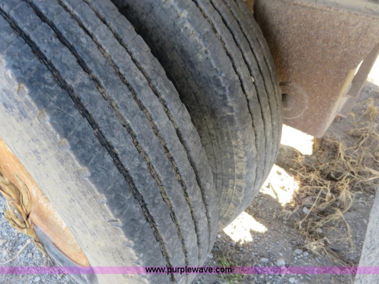 image for item K7172 2000 Travis end dump trailer