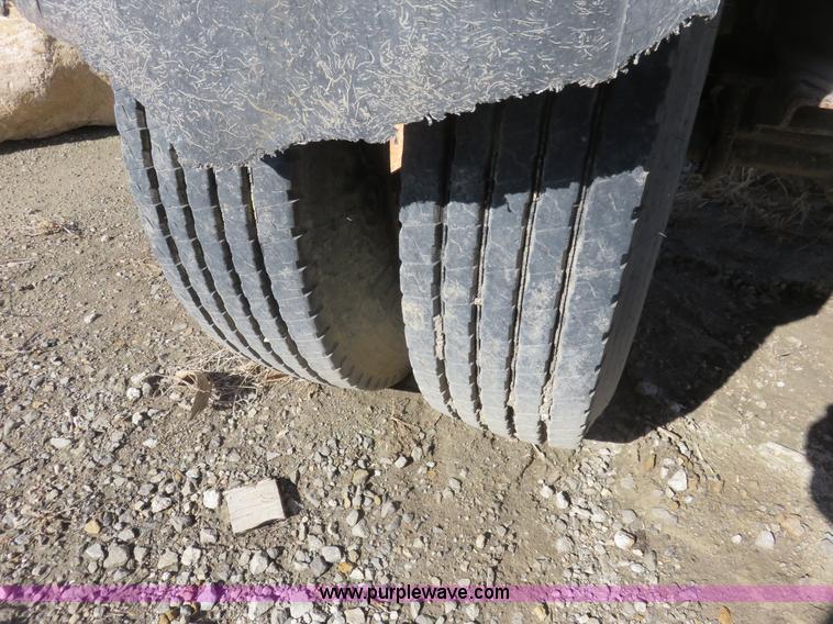 image for item K7172 2000 Travis end dump trailer