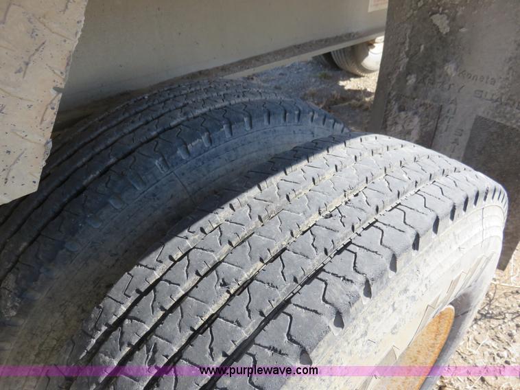 image for item K7172 2000 Travis end dump trailer