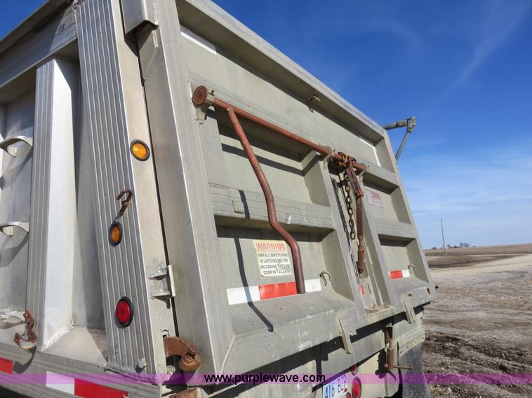 image for item K7172 2000 Travis end dump trailer