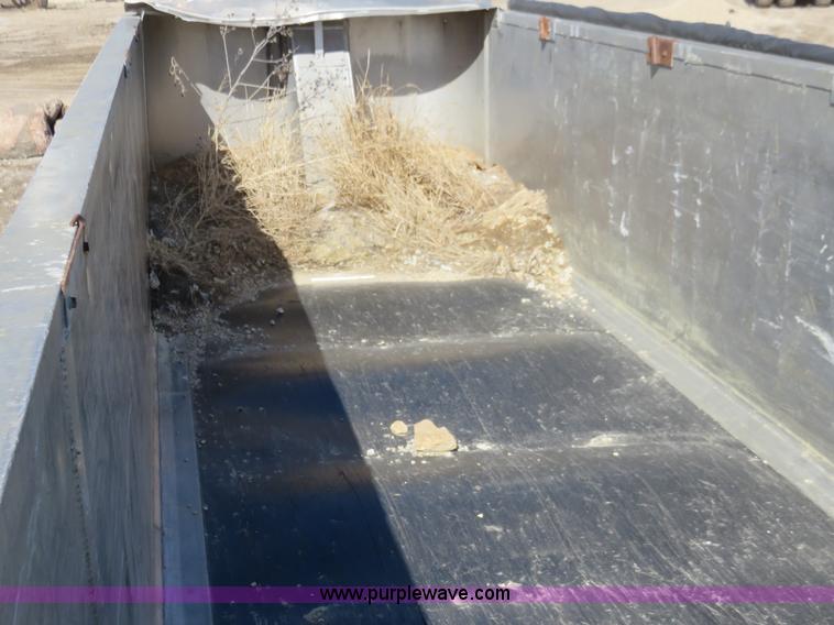 image for item K7172 2000 Travis end dump trailer