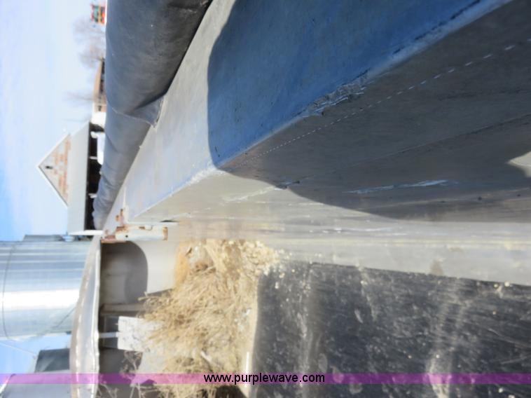 image for item K7172 2000 Travis end dump trailer