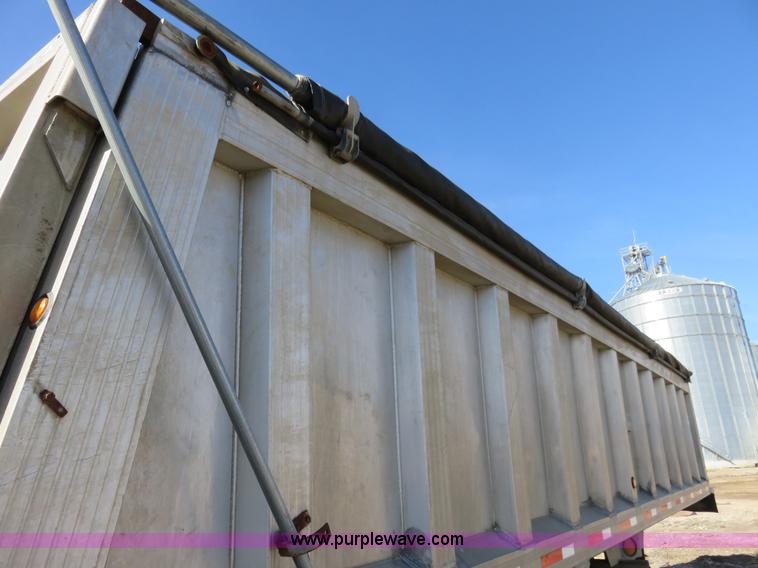 image for item K7172 2000 Travis end dump trailer