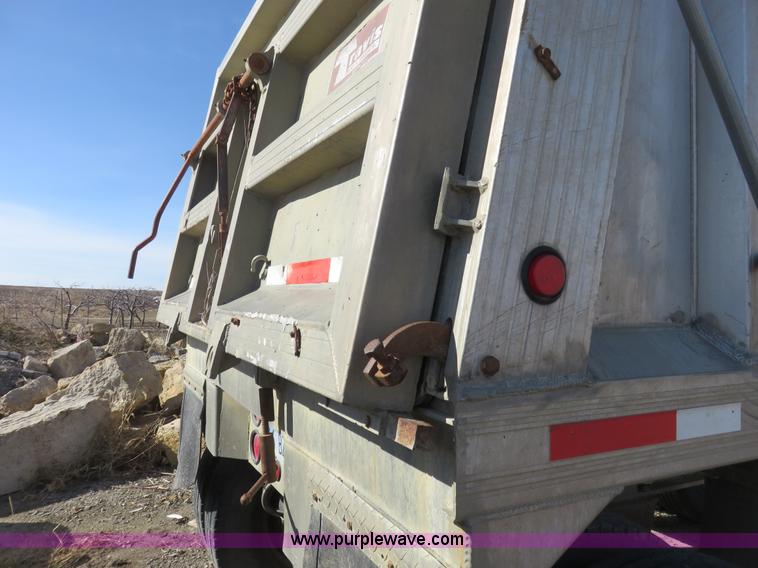 image for item K7172 2000 Travis end dump trailer