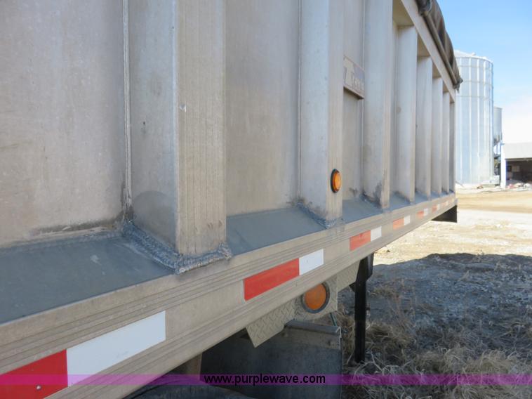 image for item K7172 2000 Travis end dump trailer