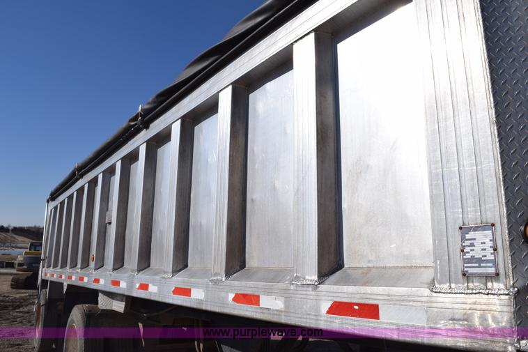 image for item K7172 2000 Travis end dump trailer