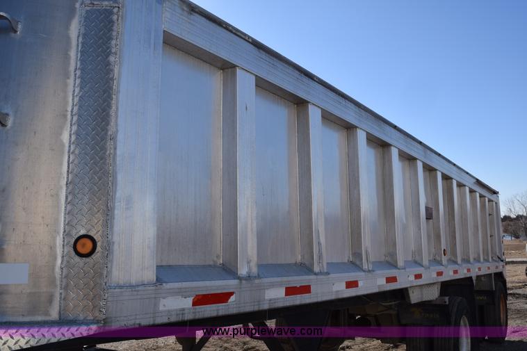 image for item K7172 2000 Travis end dump trailer