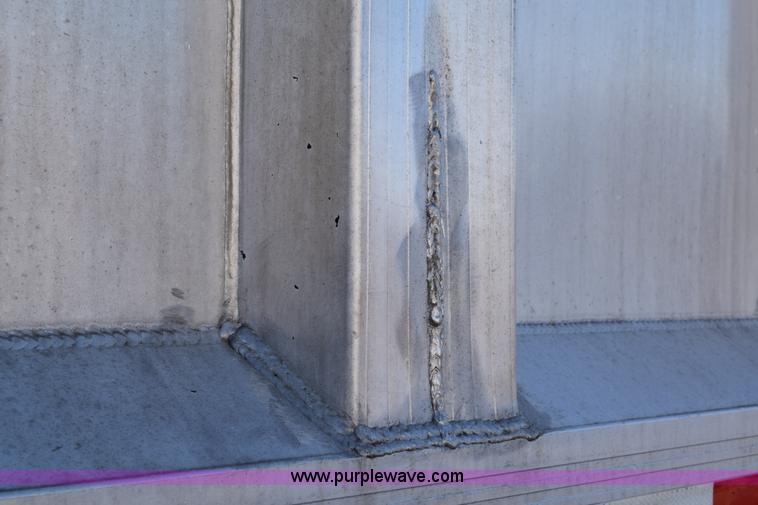 image for item K7172 2000 Travis end dump trailer