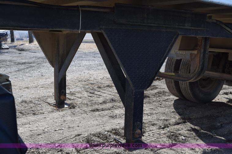 image for item K7172 2000 Travis end dump trailer