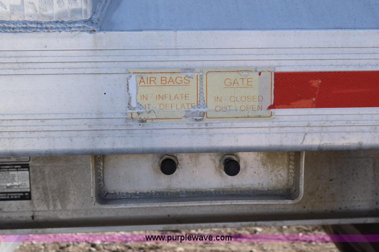 image for item K7172 2000 Travis end dump trailer