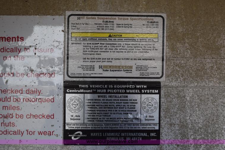 image for item K7172 2000 Travis end dump trailer