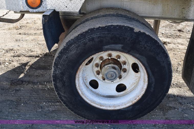 image for item K7172 2000 Travis end dump trailer
