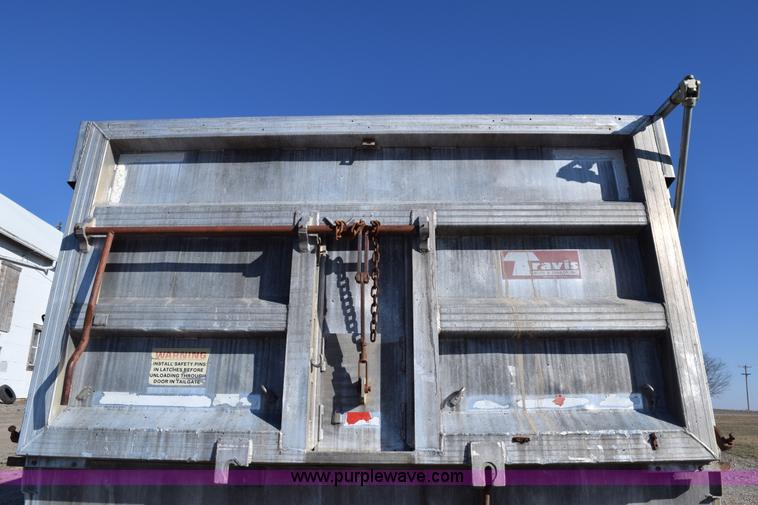image for item K7172 2000 Travis end dump trailer