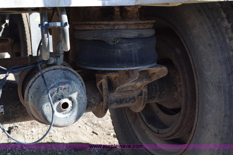 image for item K7172 2000 Travis end dump trailer