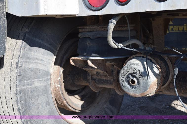 image for item K7172 2000 Travis end dump trailer
