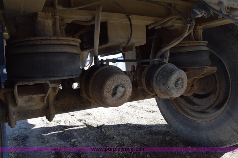 image for item K7172 2000 Travis end dump trailer