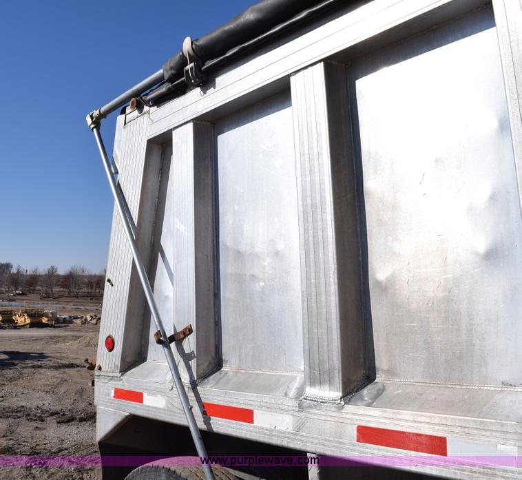 image for item K7172 2000 Travis end dump trailer