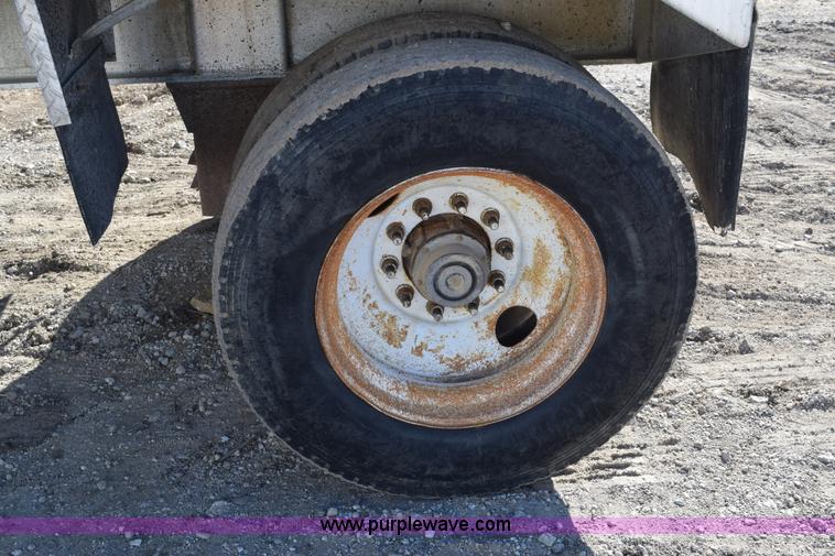image for item K7172 2000 Travis end dump trailer